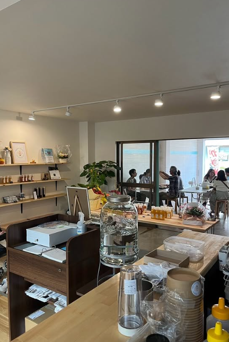HONEY HOLKA 店内風景